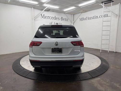 White Silver Metallic 2018 Volkswagen Tiguan 2.0T SE