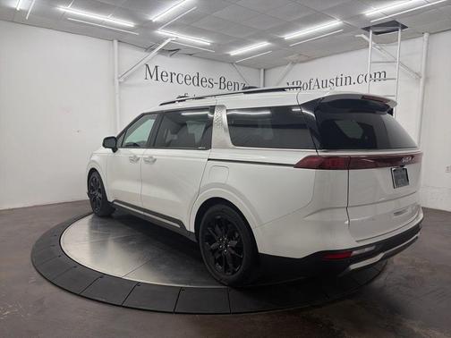 Snow White Pearl 2023 Kia Carnival SX Prestige
