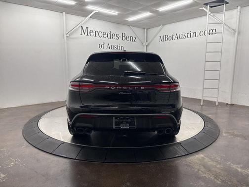 2023 Porsche Macan Base