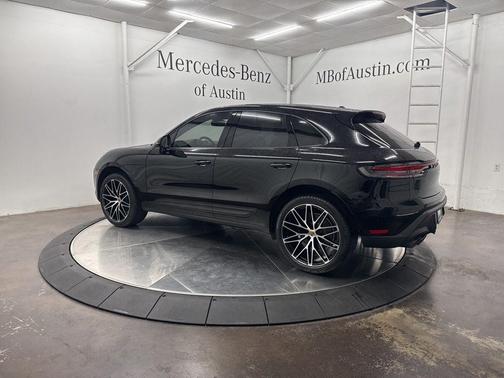 2023 Porsche Macan Base