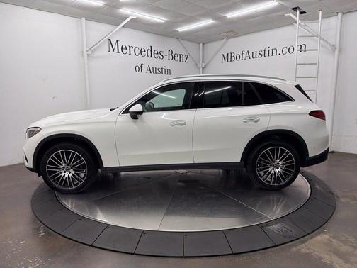Polar White 2027 Mercedes-Benz GLC 300