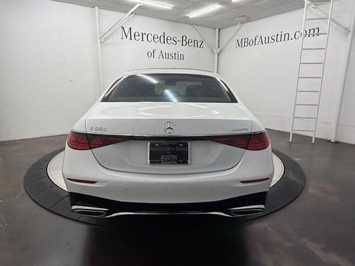 Moonlight White 2027 Mercedes-Benz S-Class 500