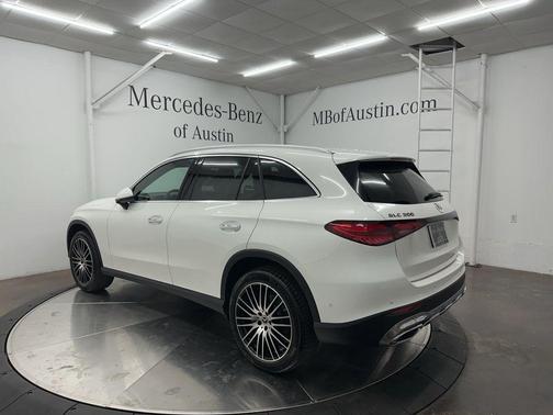 2026 Mercedes-Benz GLC 300 Base