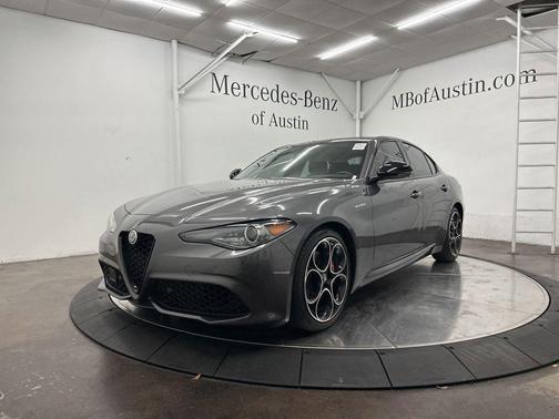 Vesuvio Gray Metallic 2022 Alfa Romeo Giulia Veloce