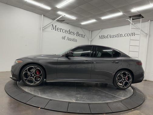 Vesuvio Gray Metallic 2022 Alfa Romeo Giulia Veloce