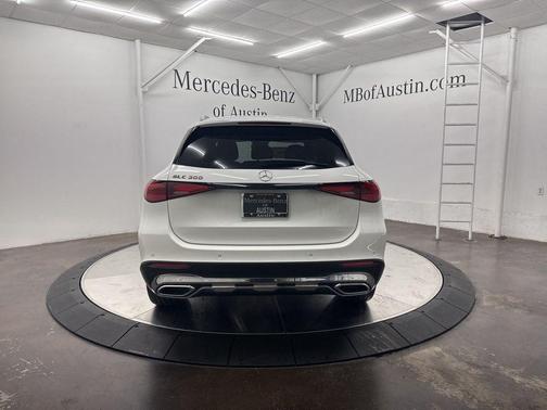 2026 Mercedes-Benz GLC 300 Base