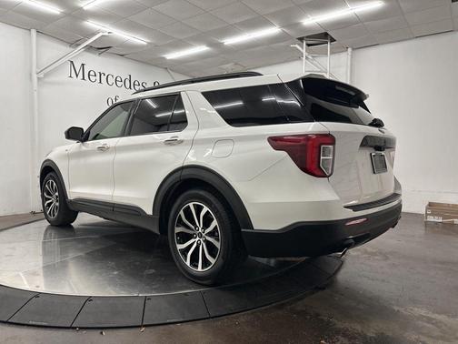 Star White 2022 Ford Explorer ST-Line