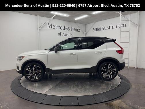 2022 Volvo XC40 T5 R-Design