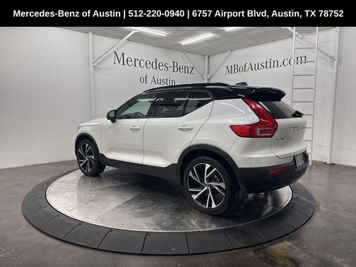 2022 Volvo XC40 T5 R-Design