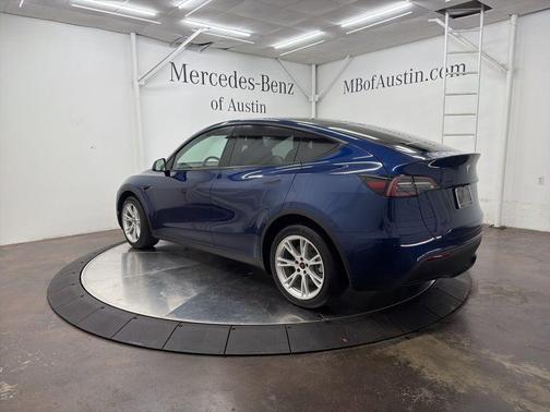 Blue 2022 Tesla Model Y Long Range