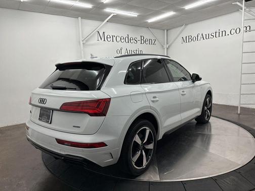 2023 Audi Q7 45 Premium Plus