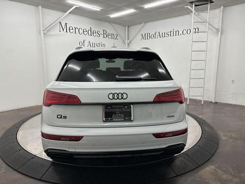 2023 Audi Q7 45 Premium Plus