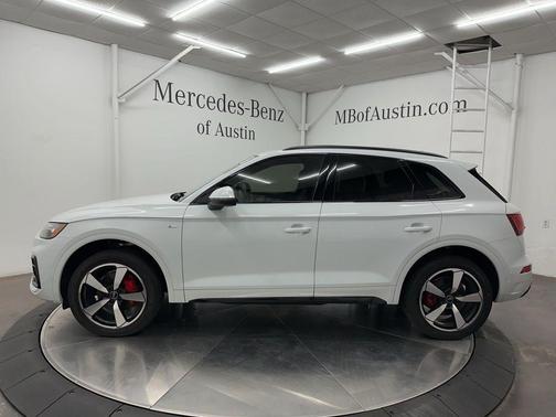2023 Audi Q7 45 Premium Plus
