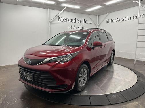 2023 Toyota Sienna LE