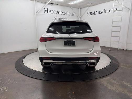 Polar White 2026 Mercedes-Benz GLC 300 Base