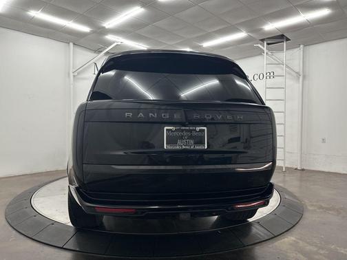 Santorini Black 2025 Land Rover Range Rover P400 SE 7 Seat