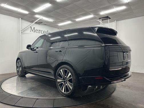 Santorini Black 2025 Land Rover Range Rover P400 SE 7 Seat