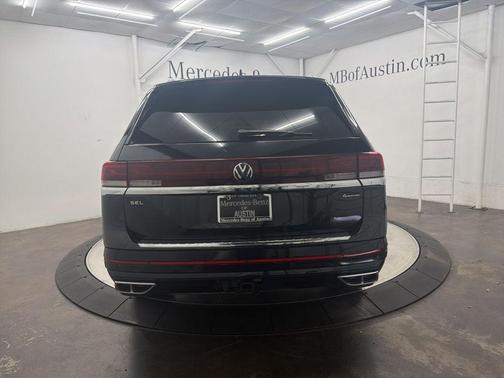 Deep Black Pearl Effect 2024 Volkswagen Atlas 2.0T SEL Premium R-Line