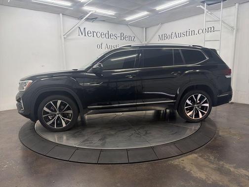 Deep Black Pearl Effect 2024 Volkswagen Atlas 2.0T SEL Premium R-Line