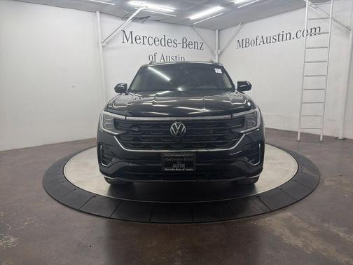 Deep Black Pearl Effect 2024 Volkswagen Atlas 2.0T SEL Premium R-Line