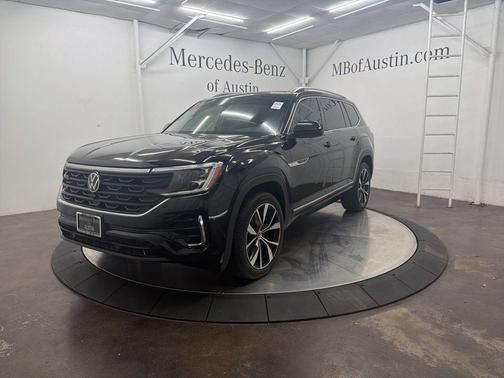 Deep Black Pearl Effect 2024 Volkswagen Atlas 2.0T SEL Premium R-Line