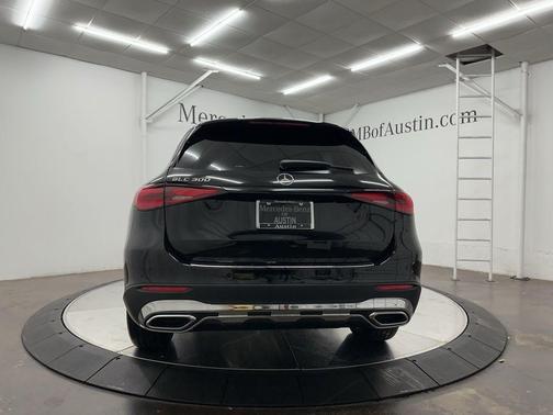 2025 Mercedes-Benz GLC 300 Base