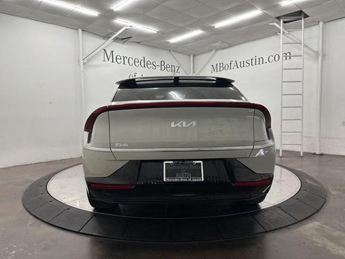 Glacier 2022 Kia EV6 Wind