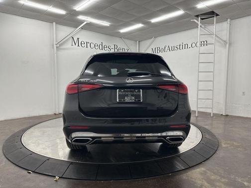 2025 Mercedes-Benz GLC 300 Base