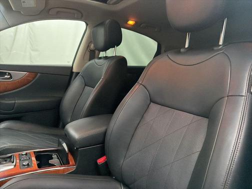 2016 INFINITI QX70 Base