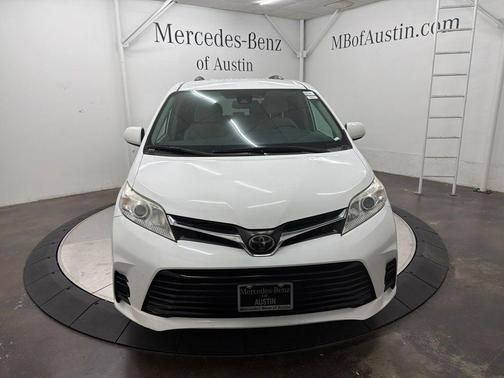 Super White 2019 Toyota Sienna LE