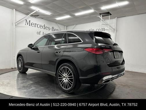 Graphite Gray Metallic 2026 Mercedes-Benz GLC 300 Base