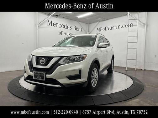 White 2017 Nissan Rogue SV
