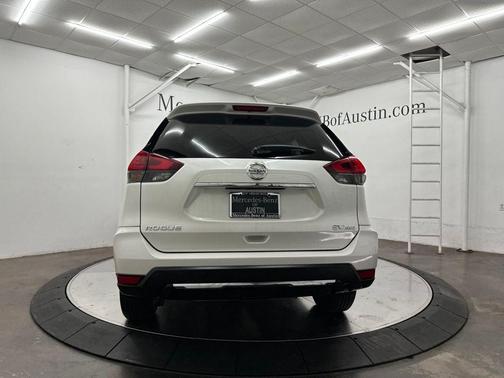 White 2017 Nissan Rogue SV