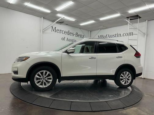 White 2017 Nissan Rogue SV