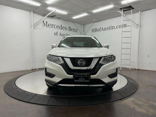 White 2017 Nissan Rogue SV