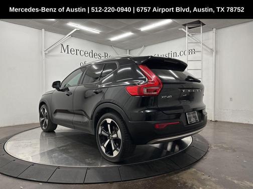 2019 Volvo XC40 MOMENTUM