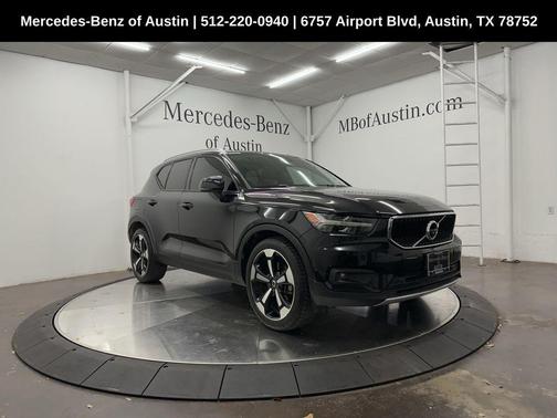 2019 Volvo XC40 MOMENTUM