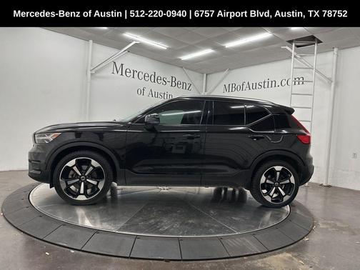 2019 Volvo XC40 MOMENTUM