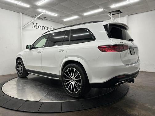 MANUFAKTUR Moonlight White Metallic 2026 Mercedes-Benz GLS 450 4MATIC