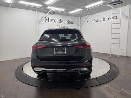 Graphite Gray Metallic 2026 Mercedes-Benz GLC 300 Base