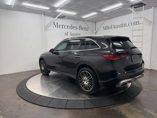 Graphite Gray Metallic 2026 Mercedes-Benz GLC 300 Base