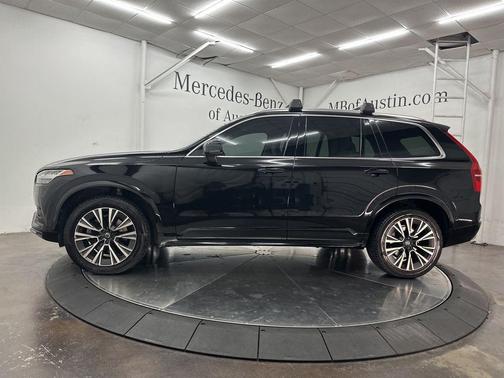 Onyx Black Metallic 2022 Volvo XC90 T5 Momentum 7 Passenger
