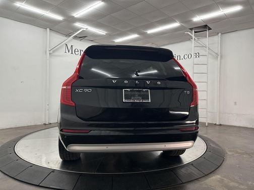 Onyx Black Metallic 2022 Volvo XC90 T5 Momentum 7 Passenger