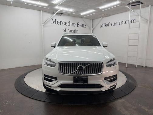 Crystal White Metallic 2023 Volvo XC90 Recharge Plug-In Hybrid T8 Ultimate Bright Theme 7-Seater