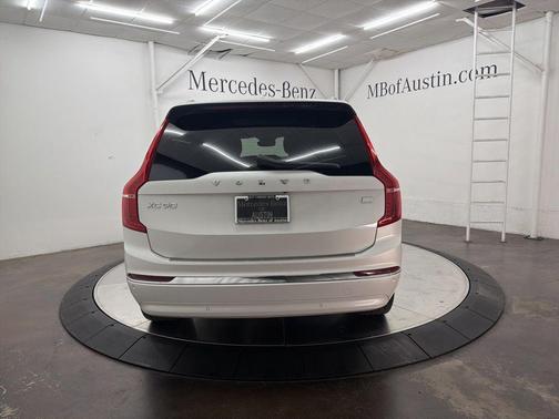 Crystal White Metallic 2023 Volvo XC90 Recharge Plug-In Hybrid T8 Ultimate Bright Theme 7-Seater
