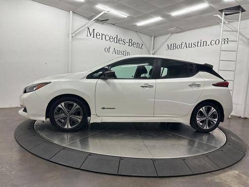 White/Black 2-Tone 2018 Nissan Leaf SV