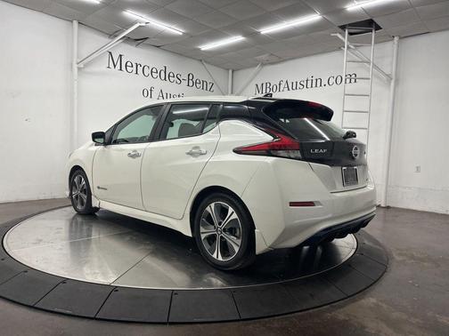 White/Black 2-Tone 2018 Nissan Leaf SV