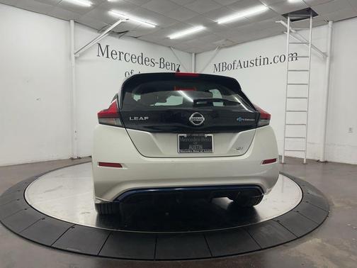 White/Black 2-Tone 2018 Nissan Leaf SV