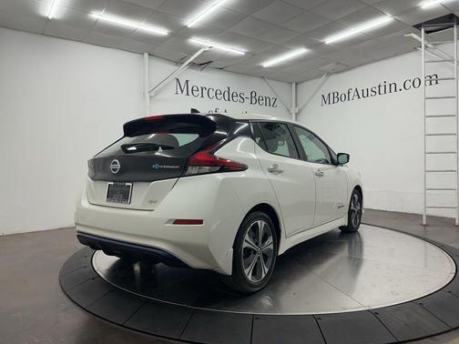 White/Black 2-Tone 2018 Nissan Leaf SV