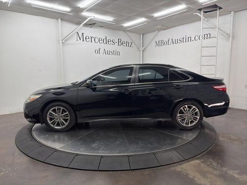 Midnight Black Metallic 2017 Toyota Camry SE